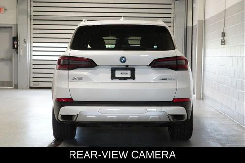Mineral White Metallic 2023 BMW X5 PHEV xDrive45e