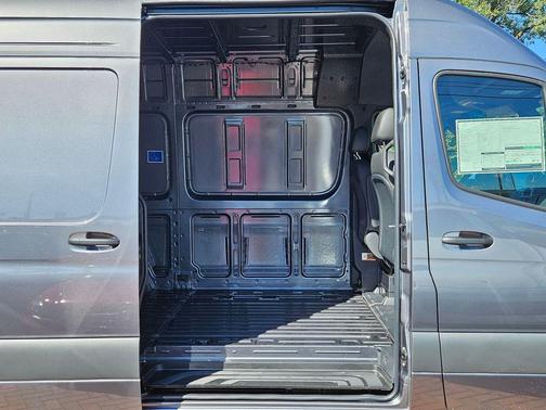 2025 Mercedes-Benz Sprinter 2500 Standard Roof
