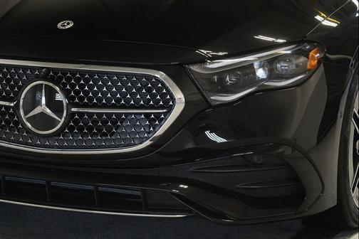 Obsidian Black Metallic 2026 Mercedes-Benz E-Class 4MATIC