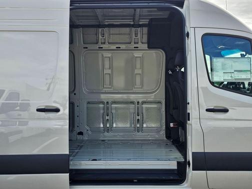 2025 Mercedes-Benz Sprinter 2500 High Roof