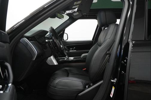 2025 Land Rover Range Rover P400 SE