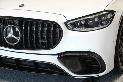 MANUFAKTUR Moonlight White Metallic 2024 Mercedes-Benz AMG S 63 E 4MATIC