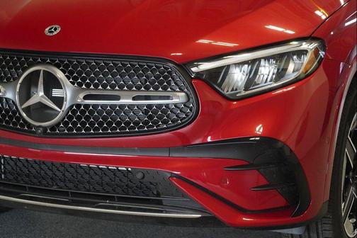 MANUFAKTUR Patagonia Red Metallic 2026 Mercedes-Benz GLC 300 4MATIC Coupe