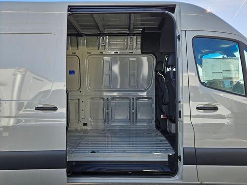 2025 Mercedes-Benz Sprinter 2500 High Roof