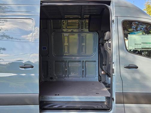 2025 Mercedes-Benz Sprinter 2500 Standard Roof