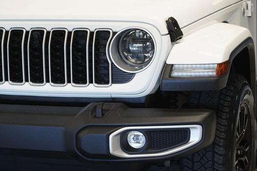Bright White Clearcoat 2024 Jeep Wrangler 4-Door Sahara 4x4