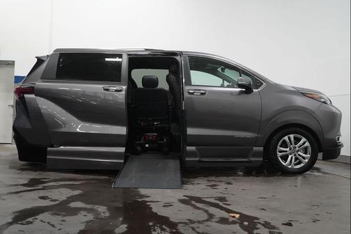 2024 Toyota Sienna Platinum