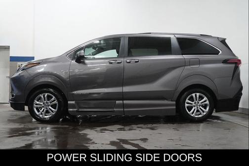 2024 Toyota Sienna Platinum