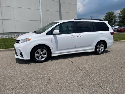 2020 Toyota Sienna LE