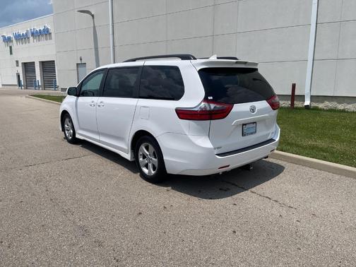 2020 Toyota Sienna LE