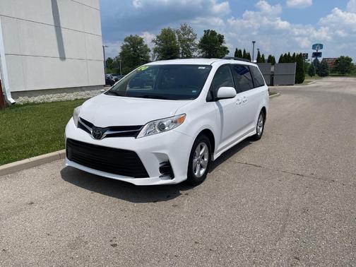 2020 Toyota Sienna LE