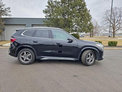 Black Sapphire Metallic 2025 BMW X1 xDrive28i