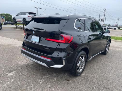 Black Sapphire Metallic 2025 BMW X1 xDrive28i