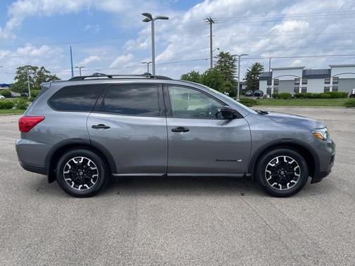 2020 Nissan Pathfinder SL