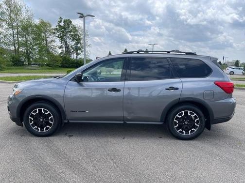 2020 Nissan Pathfinder SL
