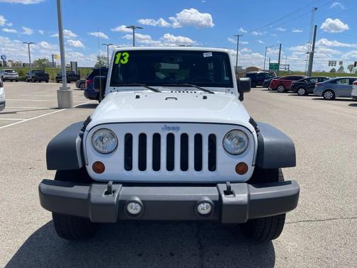 Bright White Clearcoat 2013 Jeep Wrangler Unlimited Sport