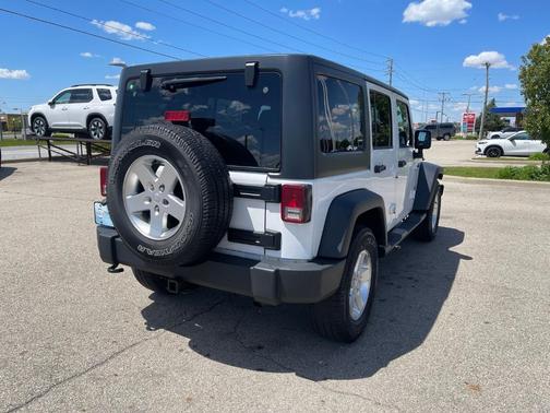 Bright White Clearcoat 2013 Jeep Wrangler Unlimited Sport