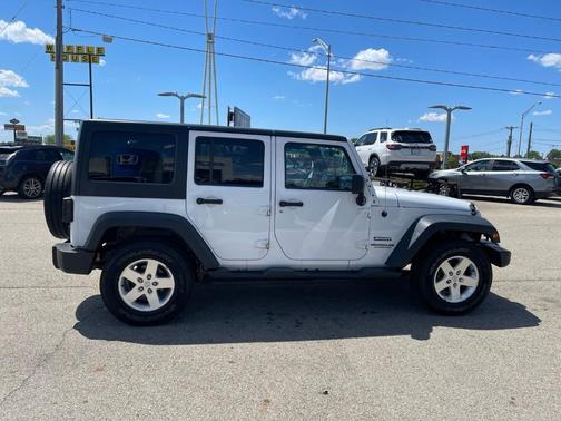 Bright White Clearcoat 2013 Jeep Wrangler Unlimited Sport