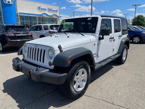 Bright White Clearcoat 2013 Jeep Wrangler Unlimited Sport