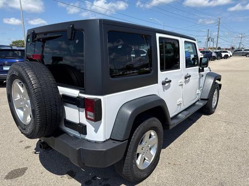 Bright White Clearcoat 2013 Jeep Wrangler Unlimited Sport