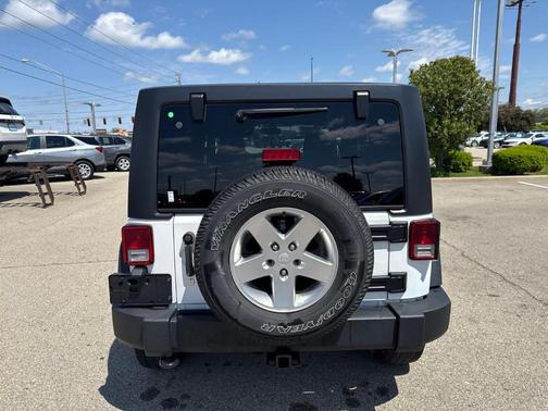 Bright White Clearcoat 2013 Jeep Wrangler Unlimited Sport