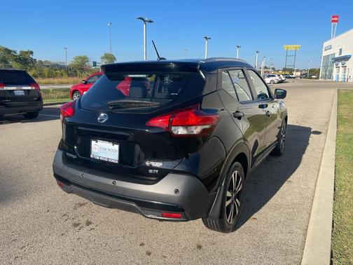 2020 Nissan Kicks SR
