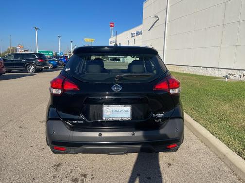 2020 Nissan Kicks SR