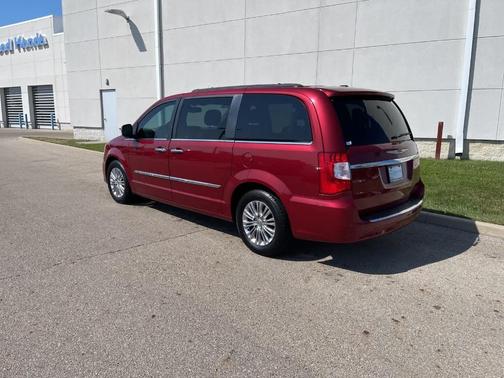 2015 Chrysler Town & Country Touring-L
