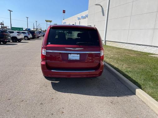 2015 Chrysler Town & Country Touring-L