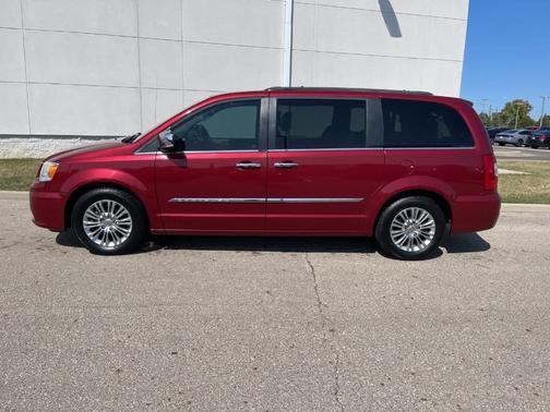 2015 Chrysler Town & Country Touring-L