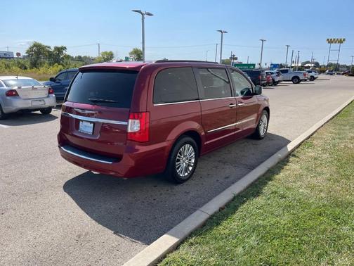 2015 Chrysler Town & Country Touring-L