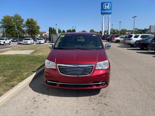 2015 Chrysler Town & Country Touring-L