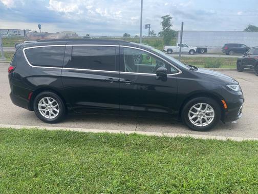 2022 Chrysler Pacifica Touring-L