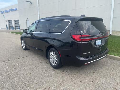2022 Chrysler Pacifica Touring-L