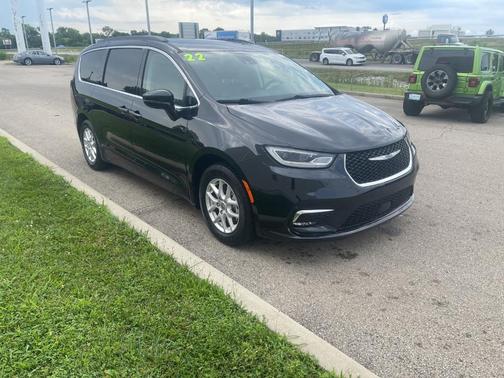 2022 Chrysler Pacifica Touring-L