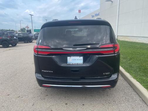 2022 Chrysler Pacifica Touring-L