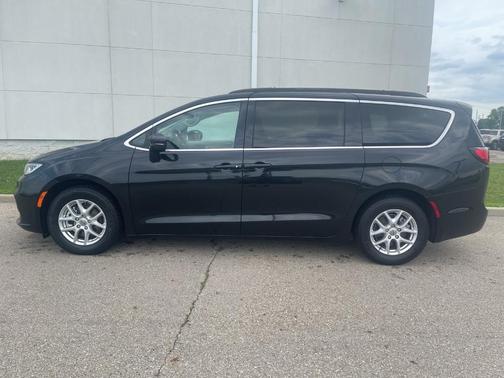 2022 Chrysler Pacifica Touring-L