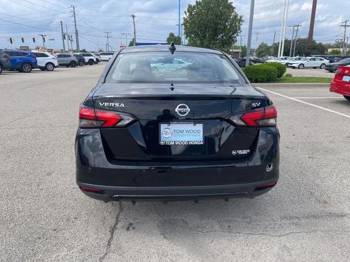 Black 2021 Nissan Versa 1.6 SV