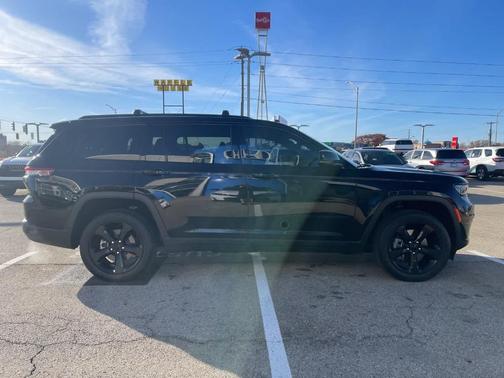 2023 Jeep Grand Cherokee L Laredo