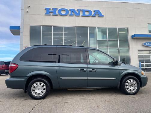 2006 Chrysler Town & Country Touring