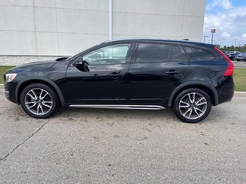 2016 Volvo V60 Cross Country T5