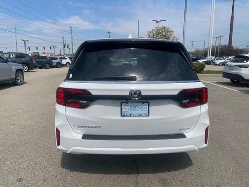Platinum White Pearl 2026 Honda Odyssey EX-L