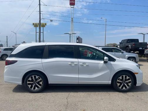 Platinum White Pearl 2026 Honda Odyssey EX-L