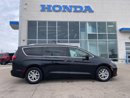 2021 Chrysler Pacifica Touring-L