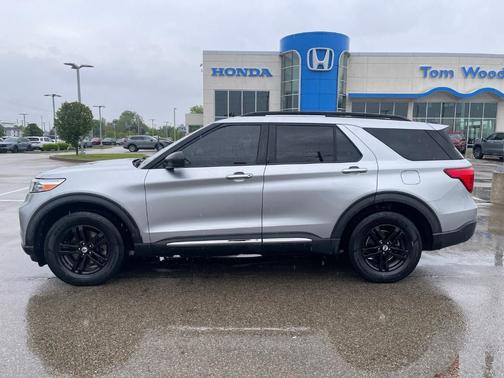 Silver Metallic 2020 Ford Explorer XLT