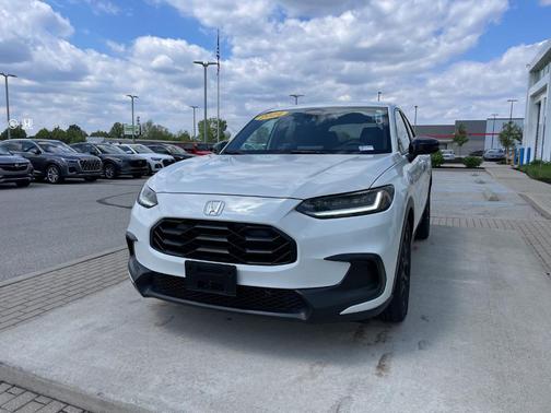 Platinum White Pearl 2024 Honda HR-V Sport