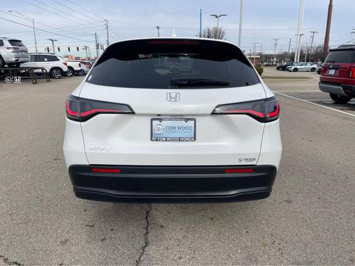 Platinum White Pearl 2026 Honda HR-V LX