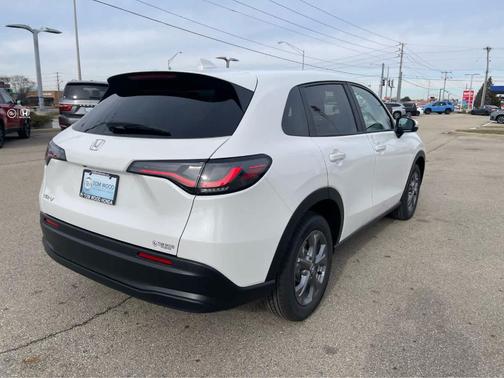 Platinum White Pearl 2026 Honda HR-V LX