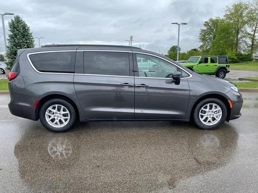 2022 Chrysler Pacifica Touring-L
