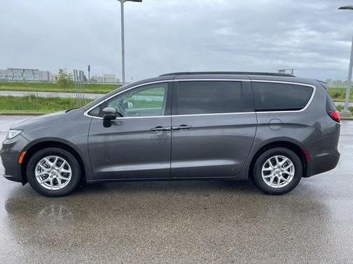 2022 Chrysler Pacifica Touring-L